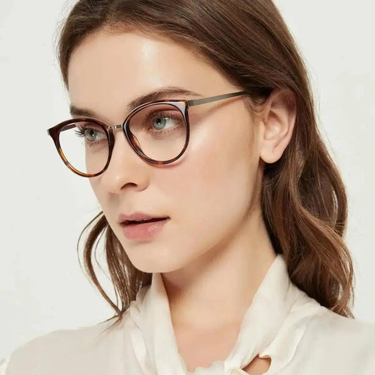 Emilia clarke Madison Avenue Sunglasses