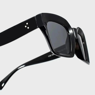 LAURA DERN - Madison Avenue Sunglasses#Black